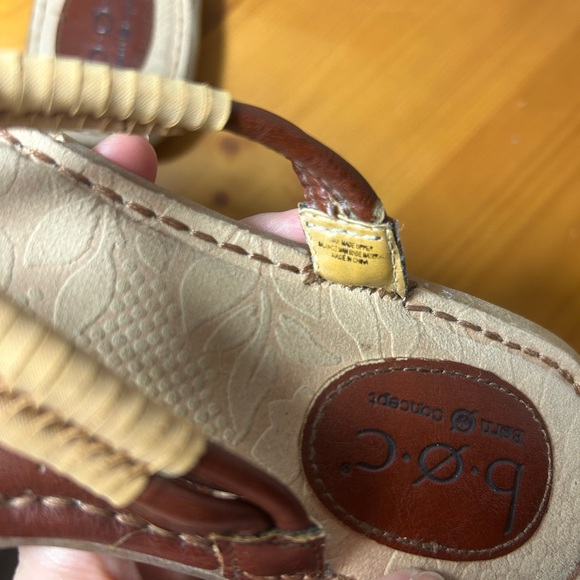 b.o.c Born Concept Womens 8 Cushion Insole Flat Thong Sandals brown tan metallic - Picture 4 of 7